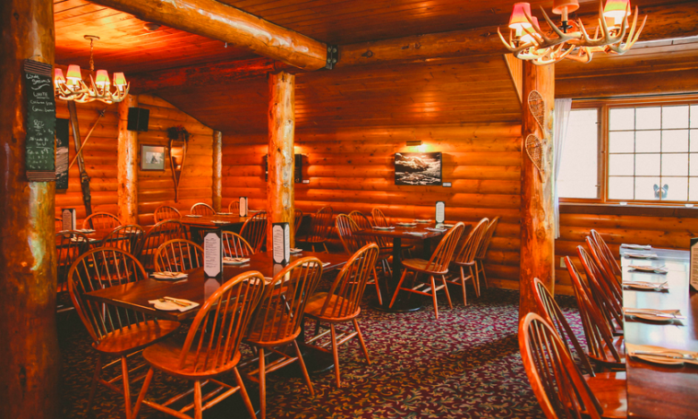 The rustic cottage feel of Baker Creek Bistro at the Baker Creek Mountain Resort