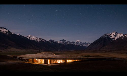 This new luxury lodge in New Zealand rises from the landscape—The Lindis