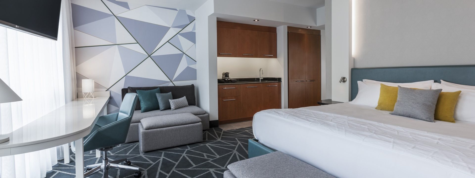 Hôtel le Crystal, a hotel-condo hybrid, shimmers in Montreal’s chic Golden Mile neighborhood