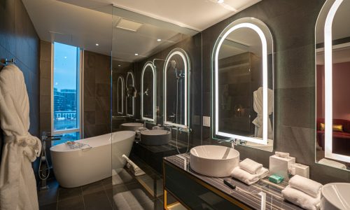 Airport Hotel Design Reaches New Heights at the Versante